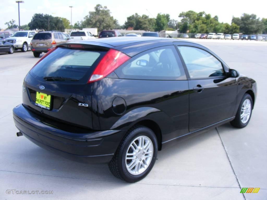 2006 Focus ZX3 SE Hatchback - Pitch Black / Charcoal/Charcoal photo #3