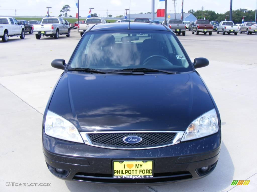 2006 Focus ZX3 SE Hatchback - Pitch Black / Charcoal/Charcoal photo #8