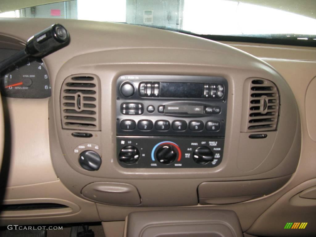 1997 Expedition XLT 4x4 - Light Prairie Tan Metallic / Medium Prairie Tan photo #16