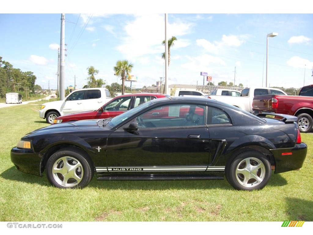 2001 Mustang V6 Coupe - Black / Medium Graphite photo #3