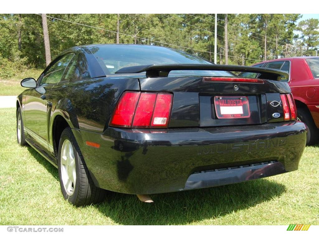 2001 Mustang V6 Coupe - Black / Medium Graphite photo #4