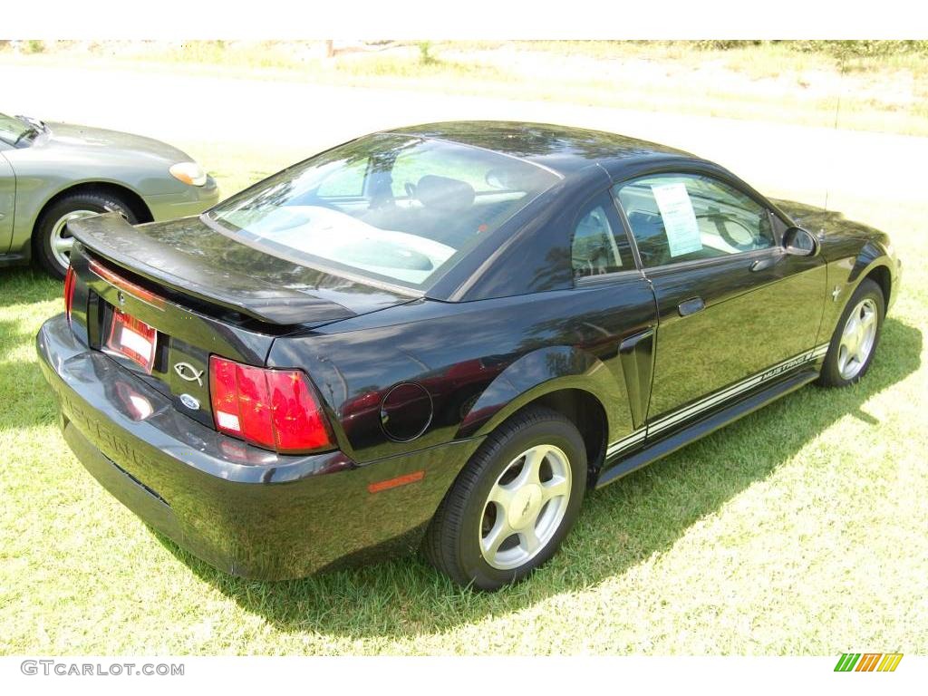 2001 Mustang V6 Coupe - Black / Medium Graphite photo #5