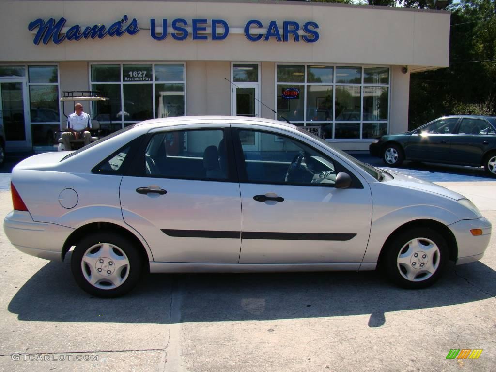 2002 Focus LX Sedan - CD Silver Metallic / Medium Graphite photo #1