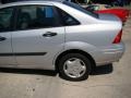 2002 CD Silver Metallic Ford Focus LX Sedan  photo #23