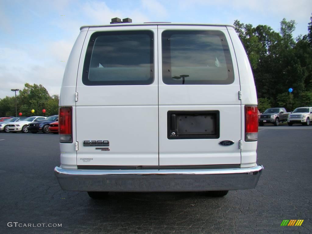 2007 E Series Van E350 Super Duty XLT 15 Passenger - Oxford White / Medium Flint Grey photo #4
