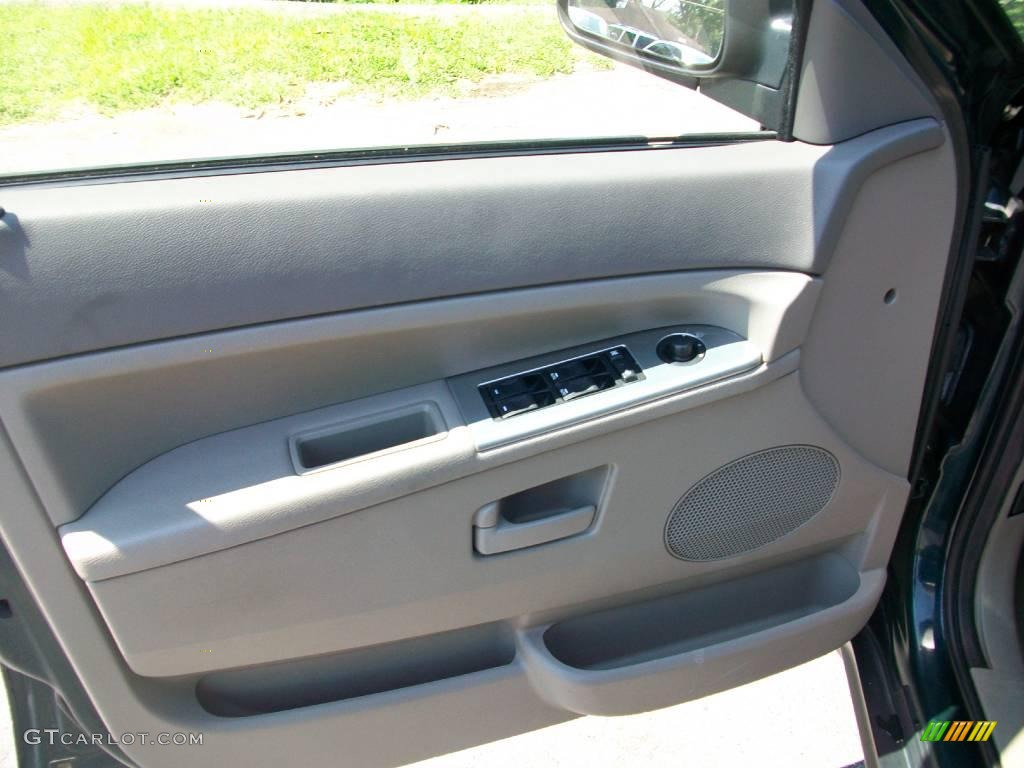 2006 Grand Cherokee Laredo - Deep Beryl Green Pearl / Khaki photo #9