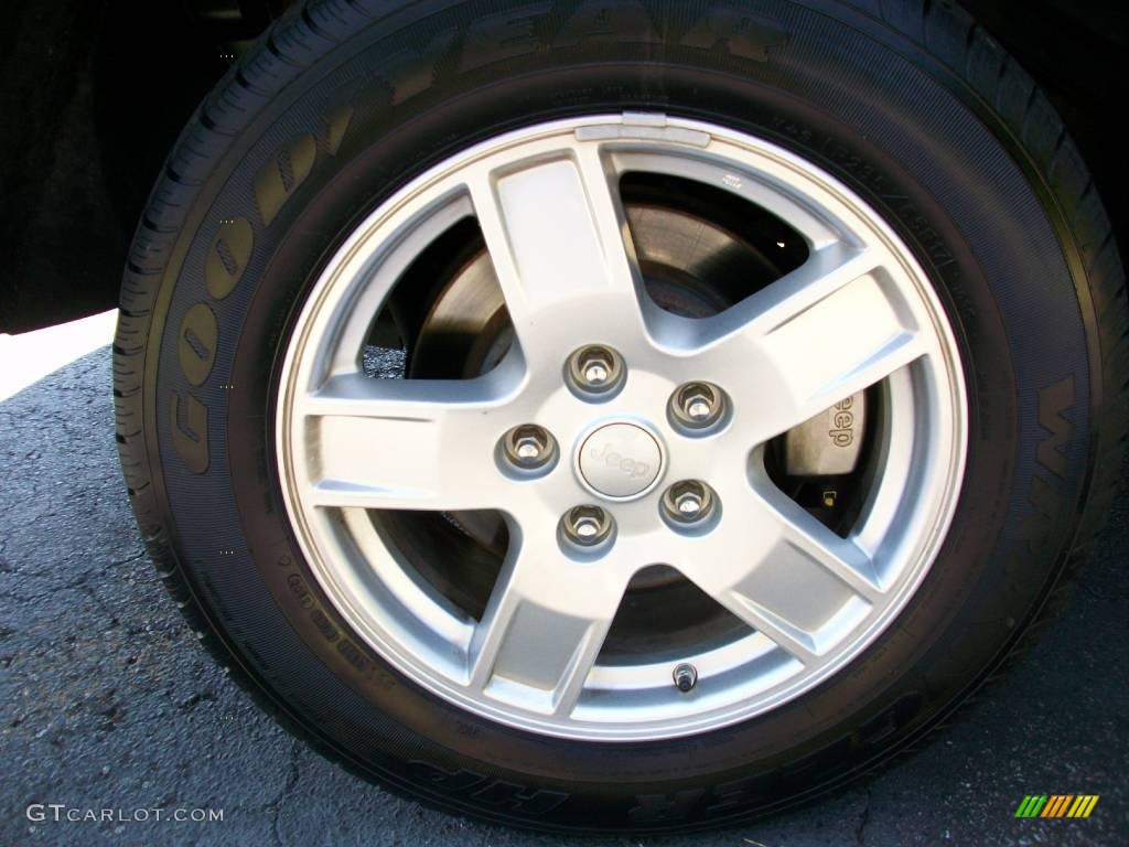 2006 Grand Cherokee Laredo - Deep Beryl Green Pearl / Khaki photo #18
