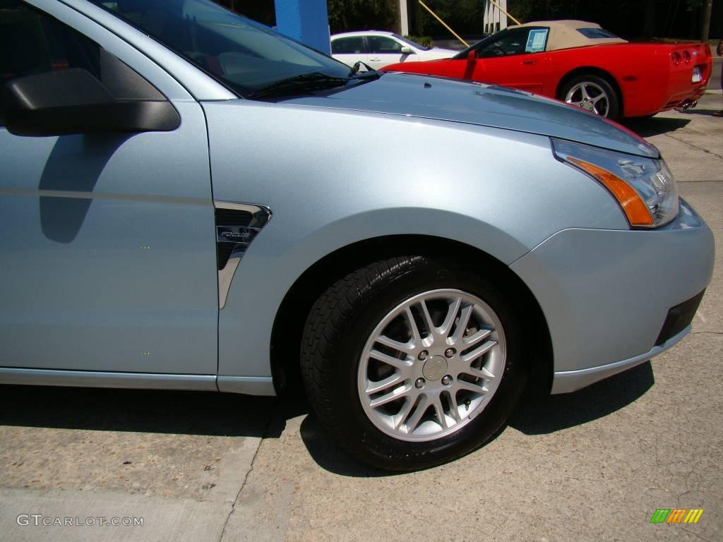 2008 Focus SE Sedan - Light Ice Blue Metallic / Medium Stone photo #20