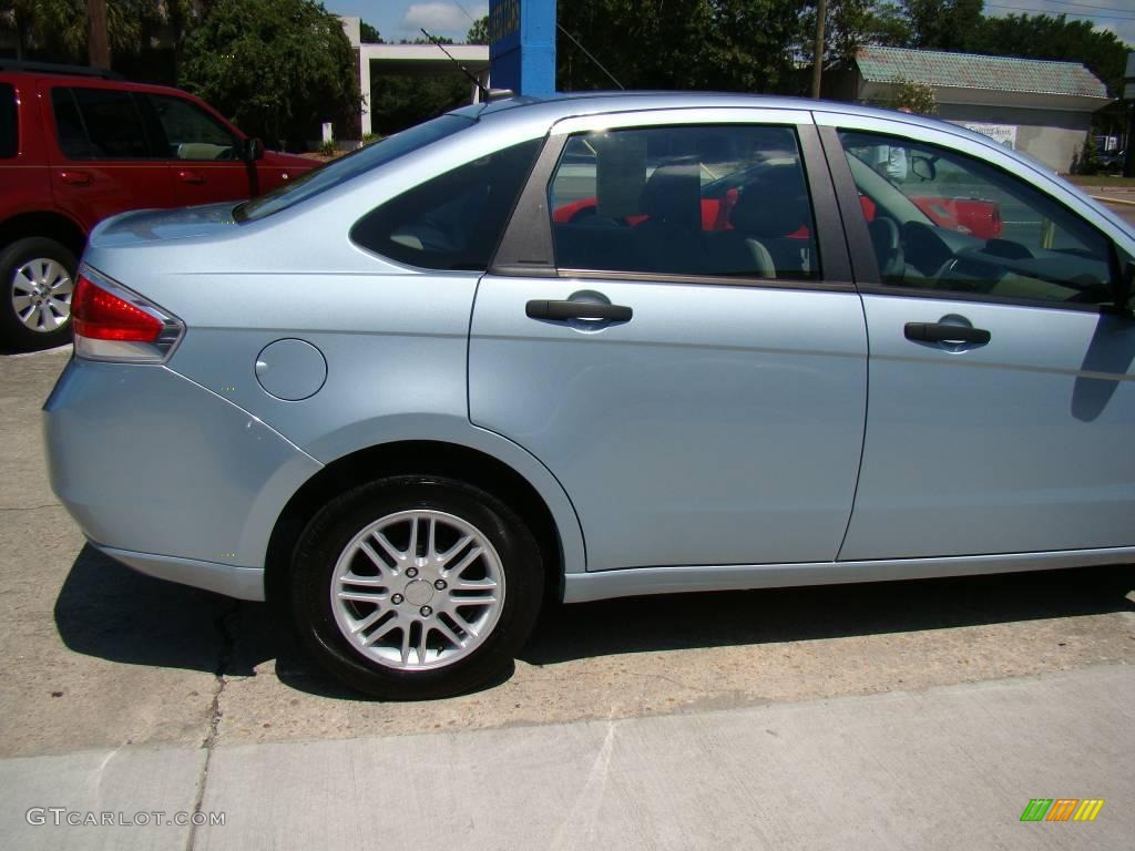 2008 Focus SE Sedan - Light Ice Blue Metallic / Medium Stone photo #23