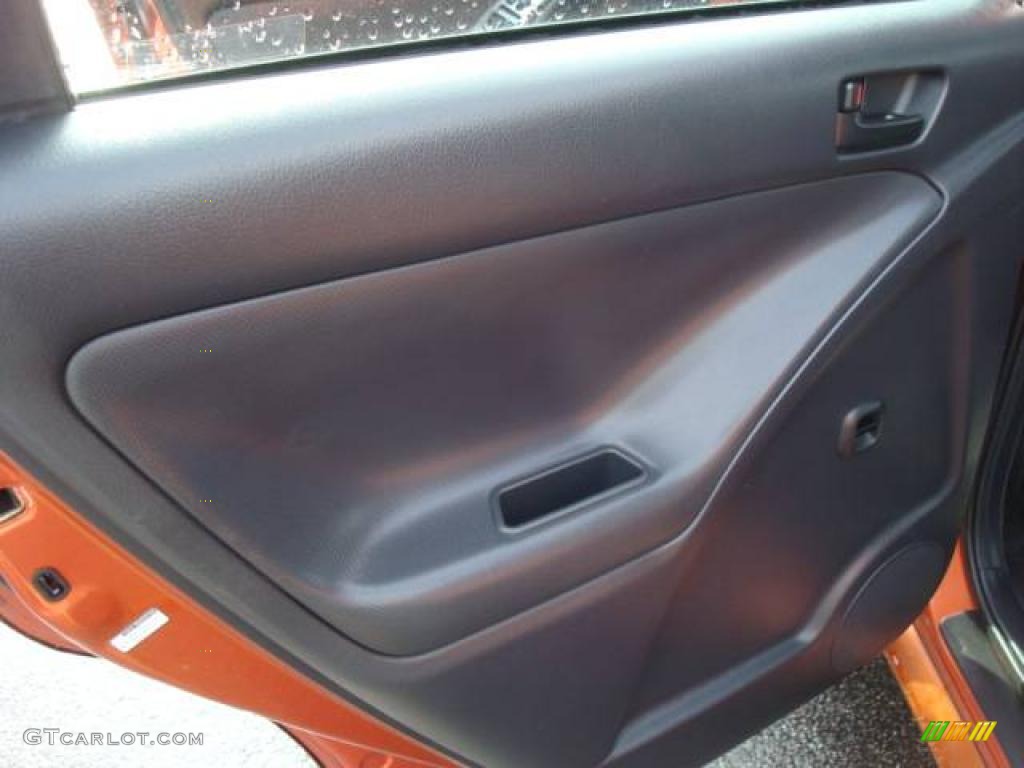 2005 Vibe  - Fusion Orange Metallic / Graphite photo #13