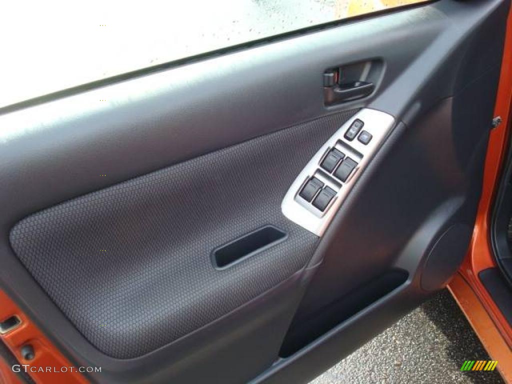 2005 Vibe  - Fusion Orange Metallic / Graphite photo #14