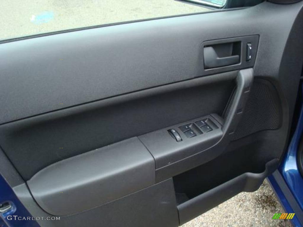 2009 Focus SE Sedan - Vista Blue Metallic / Charcoal Black photo #14