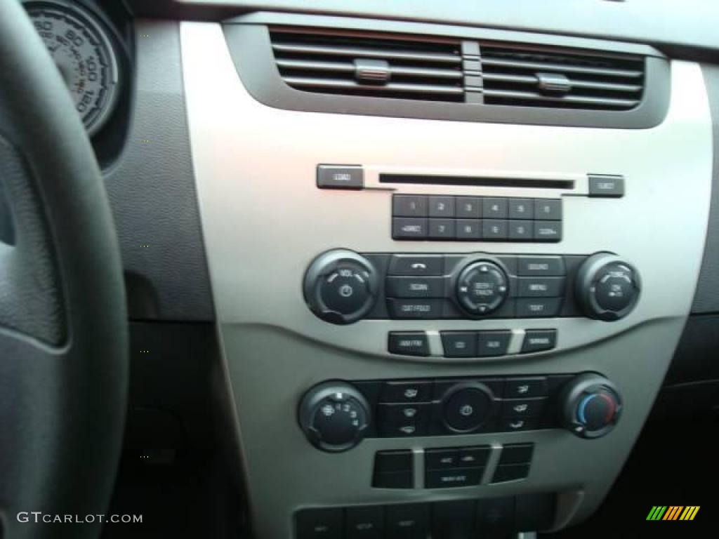 2009 Focus SE Sedan - Vista Blue Metallic / Charcoal Black photo #18