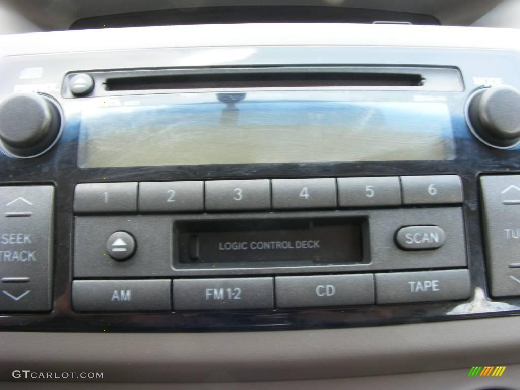 2004 Camry LE - Black / Taupe photo #24