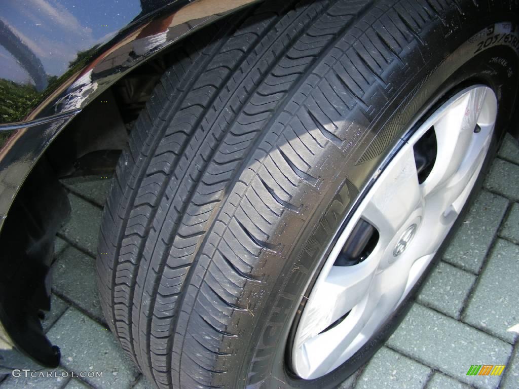 2004 Camry LE - Black / Taupe photo #26