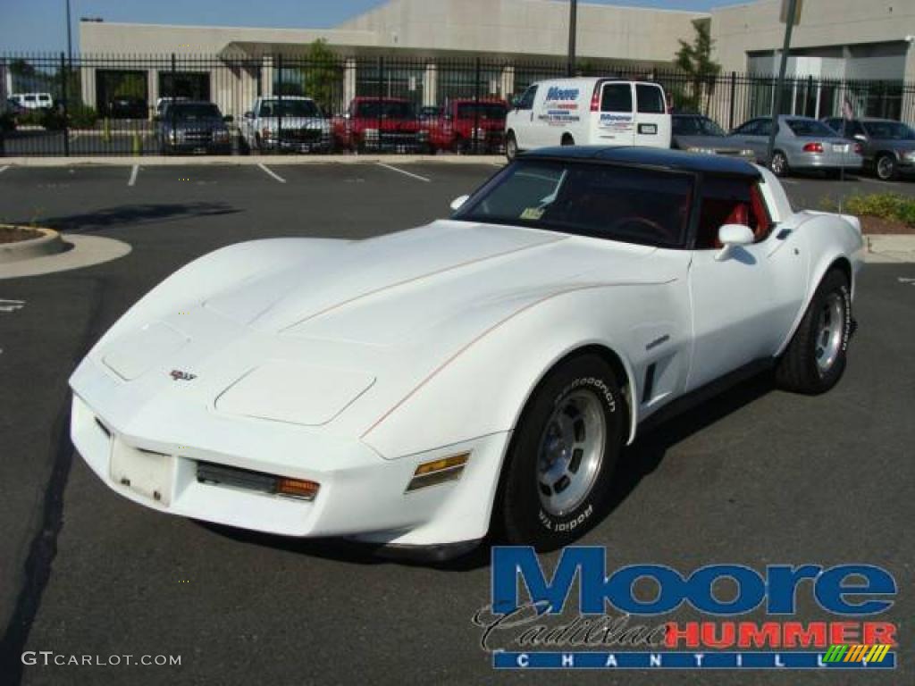 1982 Corvette Coupe - White / Dark Red photo #2