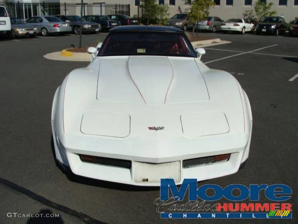 1982 Corvette Coupe - White / Dark Red photo #3