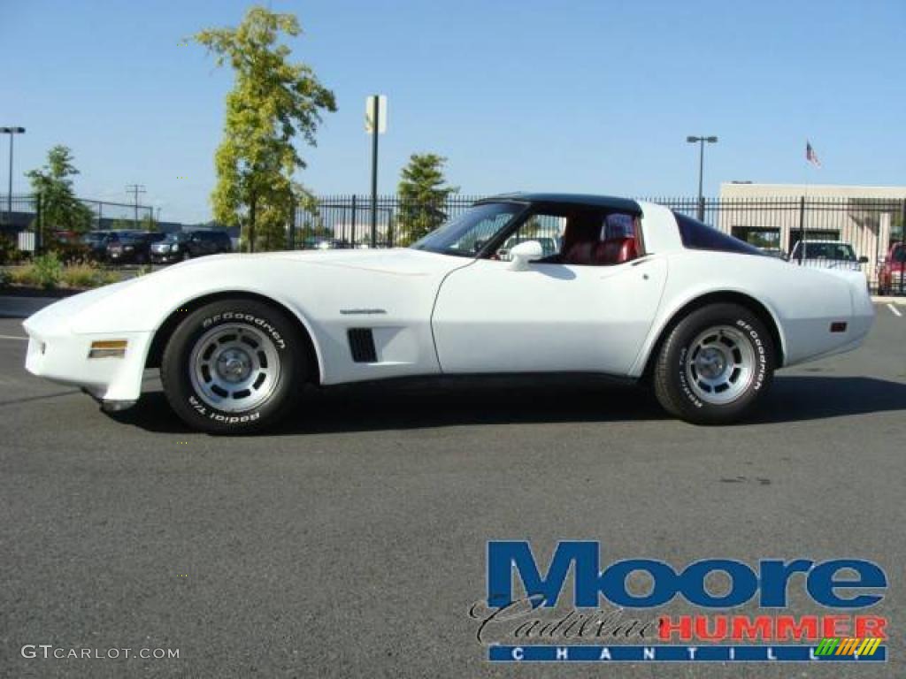 1982 Corvette Coupe - White / Dark Red photo #5