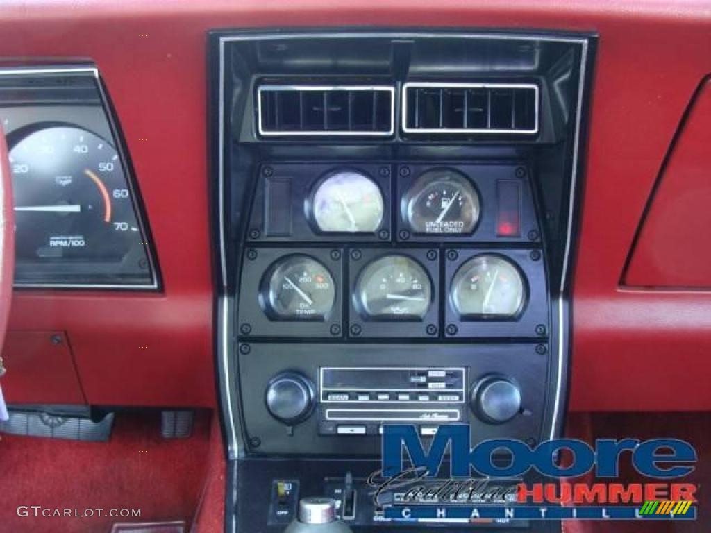 1982 Corvette Coupe - White / Dark Red photo #18
