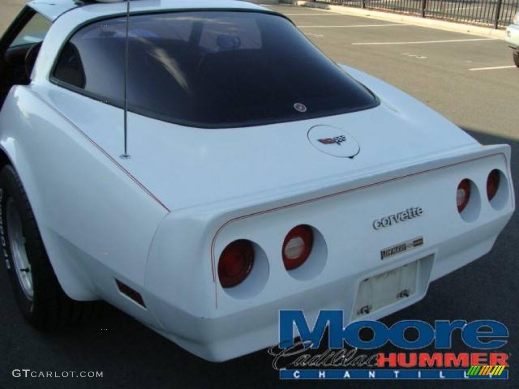 1982 Corvette Coupe - White / Dark Red photo #27