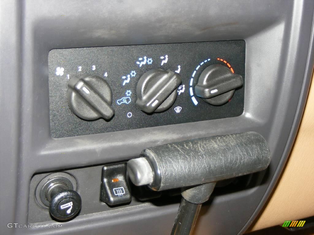 1997 Jeep Cherokee 4x4 Controls Photo #17711200