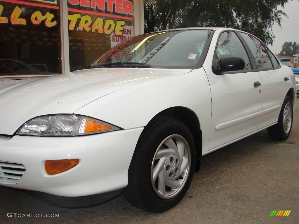 1999 Cavalier Sedan - Bright White / Graphite photo #4