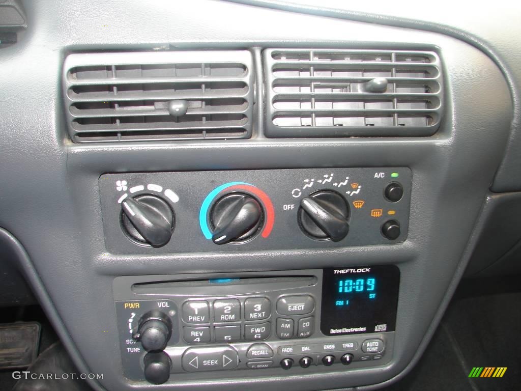 1999 Cavalier Sedan - Bright White / Graphite photo #10