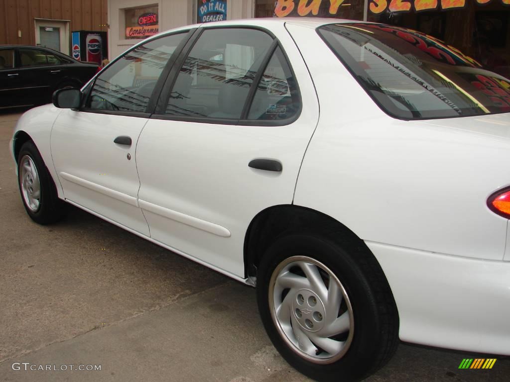 1999 Cavalier Sedan - Bright White / Graphite photo #19