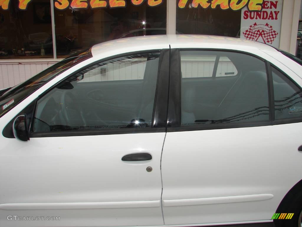 1999 Cavalier Sedan - Bright White / Graphite photo #25