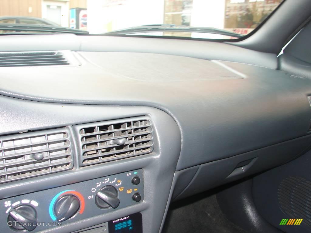 1999 Cavalier Sedan - Bright White / Graphite photo #27