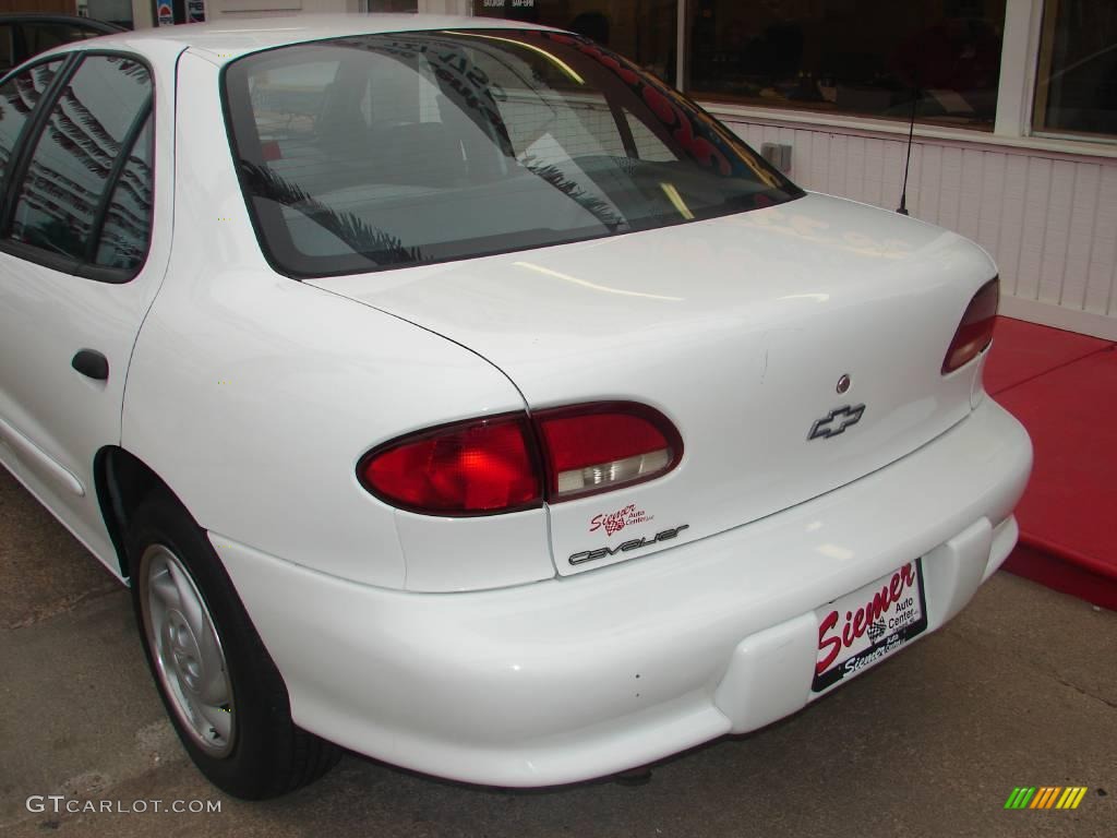 1999 Cavalier Sedan - Bright White / Graphite photo #29