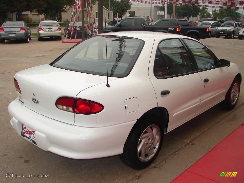 1999 Cavalier Sedan - Bright White / Graphite photo #31