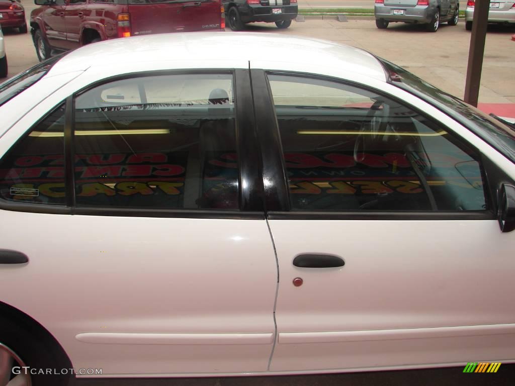 1999 Cavalier Sedan - Bright White / Graphite photo #32