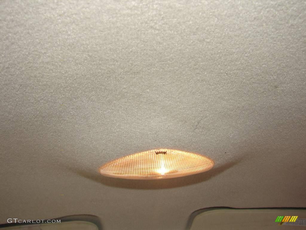 1999 Cavalier Sedan - Bright White / Graphite photo #33