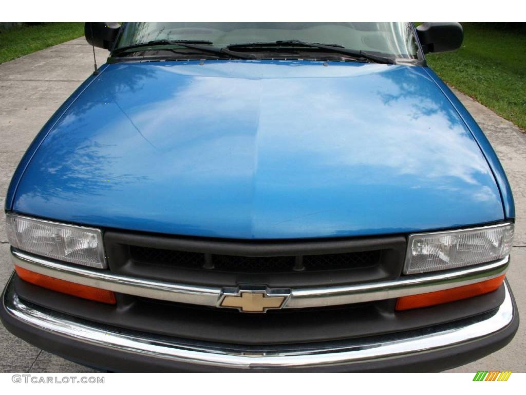 2000 Blazer LS 4x4 - Space Blue Metallic / Medium Gray photo #12