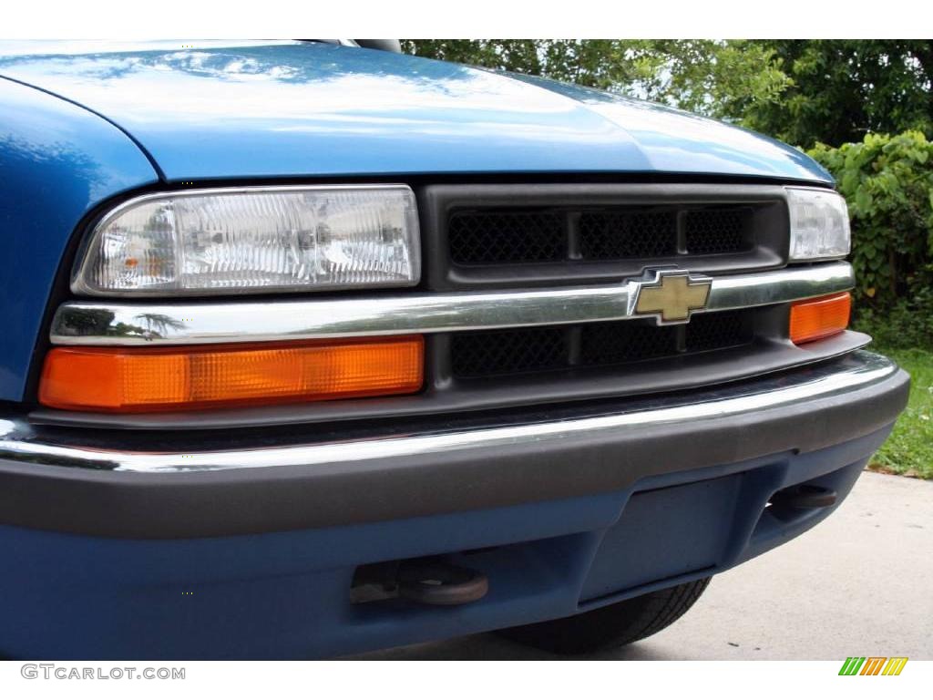 2000 Blazer LS 4x4 - Space Blue Metallic / Medium Gray photo #17