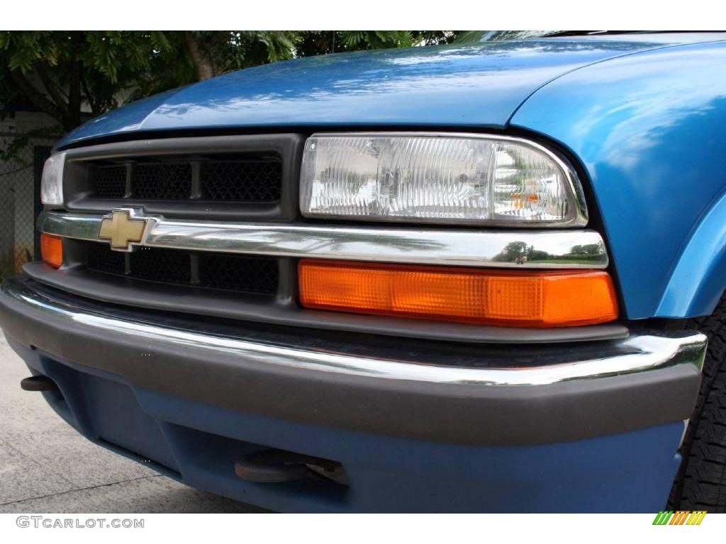 2000 Blazer LS 4x4 - Space Blue Metallic / Medium Gray photo #18
