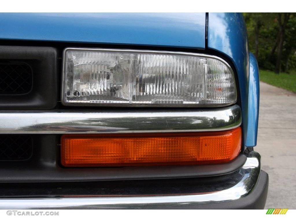2000 Blazer LS 4x4 - Space Blue Metallic / Medium Gray photo #22