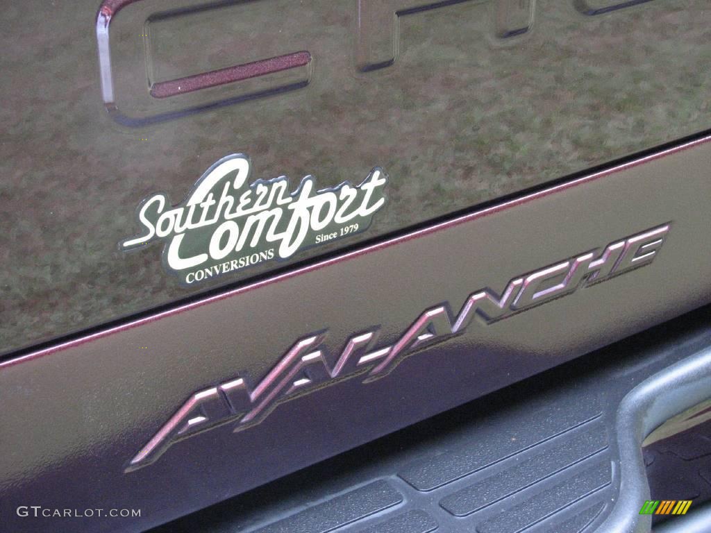 2004 Avalanche Southern Comfort Conversion - Sport Red Metallic / Dark Charcoal photo #8