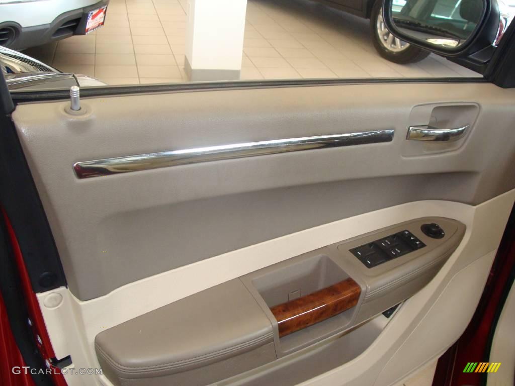 2008 300 C HEMI Heritage Edition - Inferno Red Crystal Pearl / Medium Pebble Beige/Cream photo #9