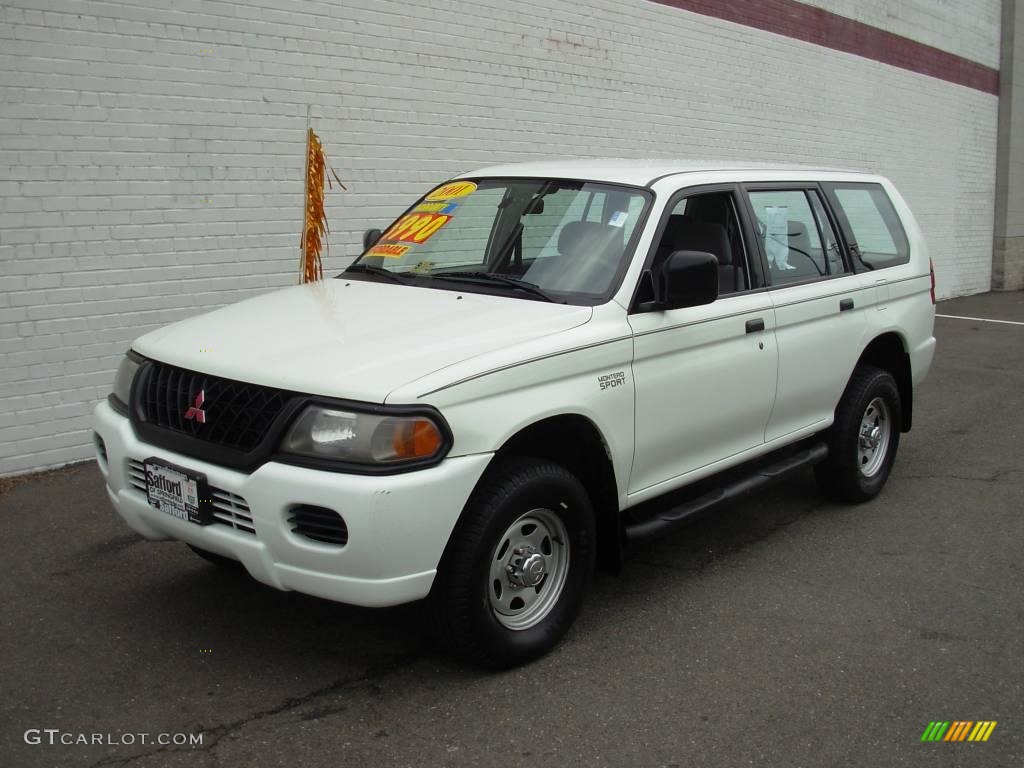 2001 Montero Sport ES - Alpine White / Gray photo #1