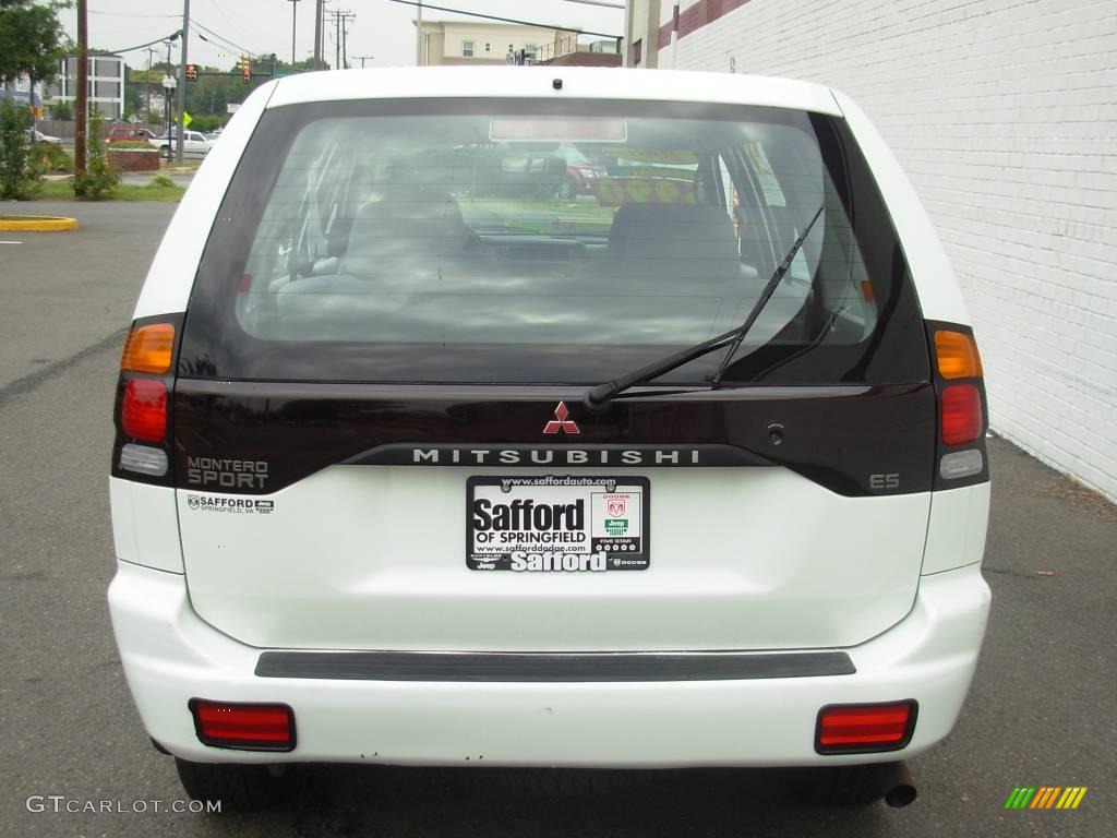2001 Montero Sport ES - Alpine White / Gray photo #4