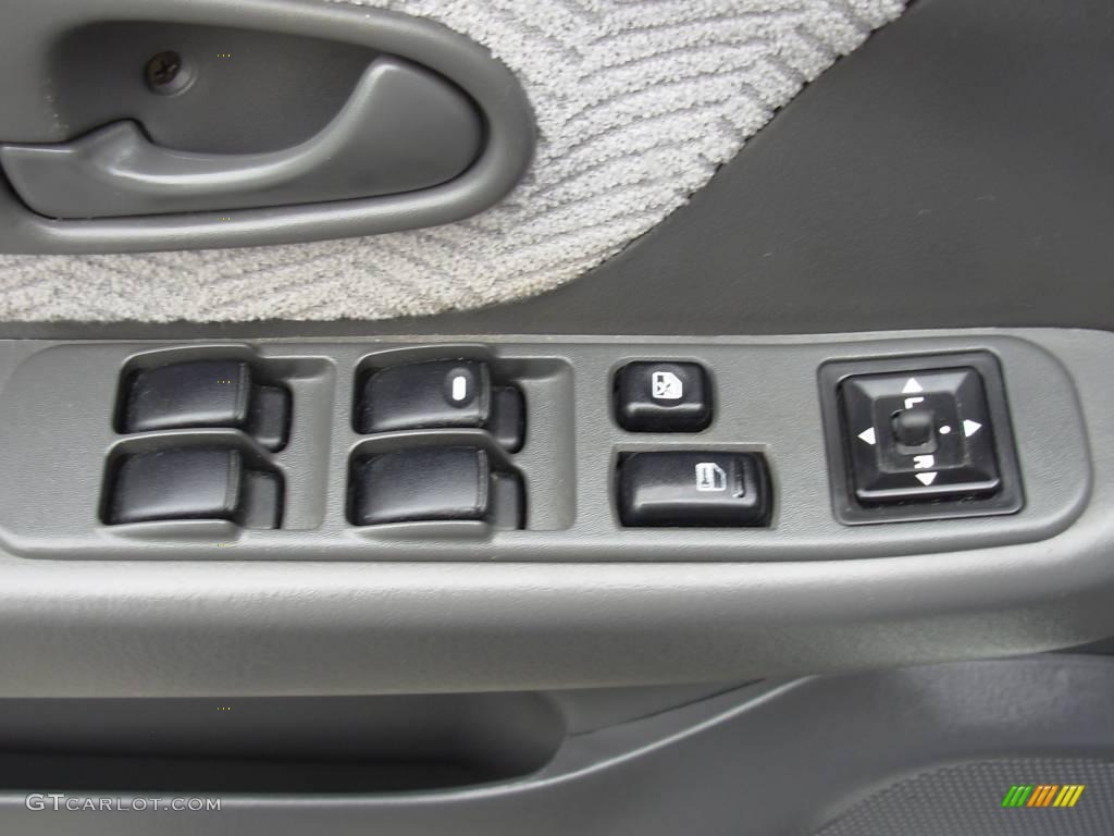 2001 Montero Sport ES - Alpine White / Gray photo #13