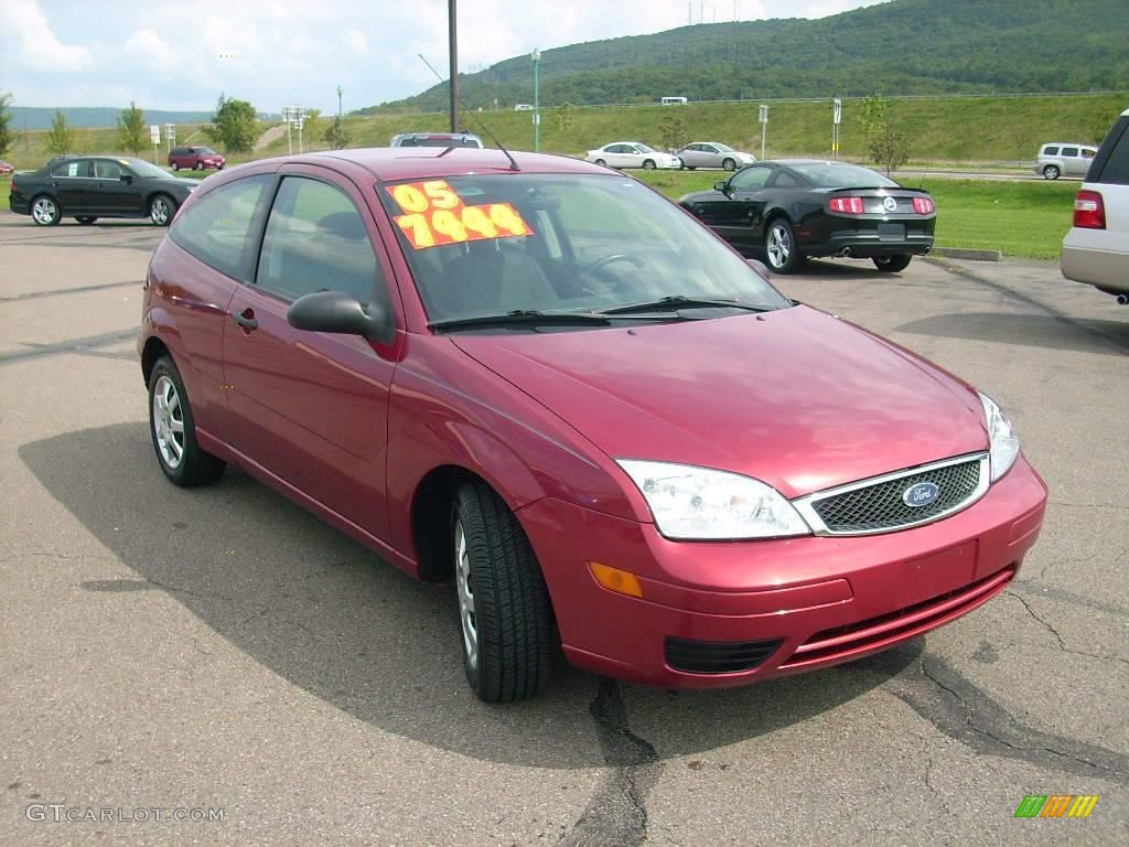 2005 Focus ZX3 SE Coupe - Sangria Red Metallic / Charcoal/Charcoal photo #3