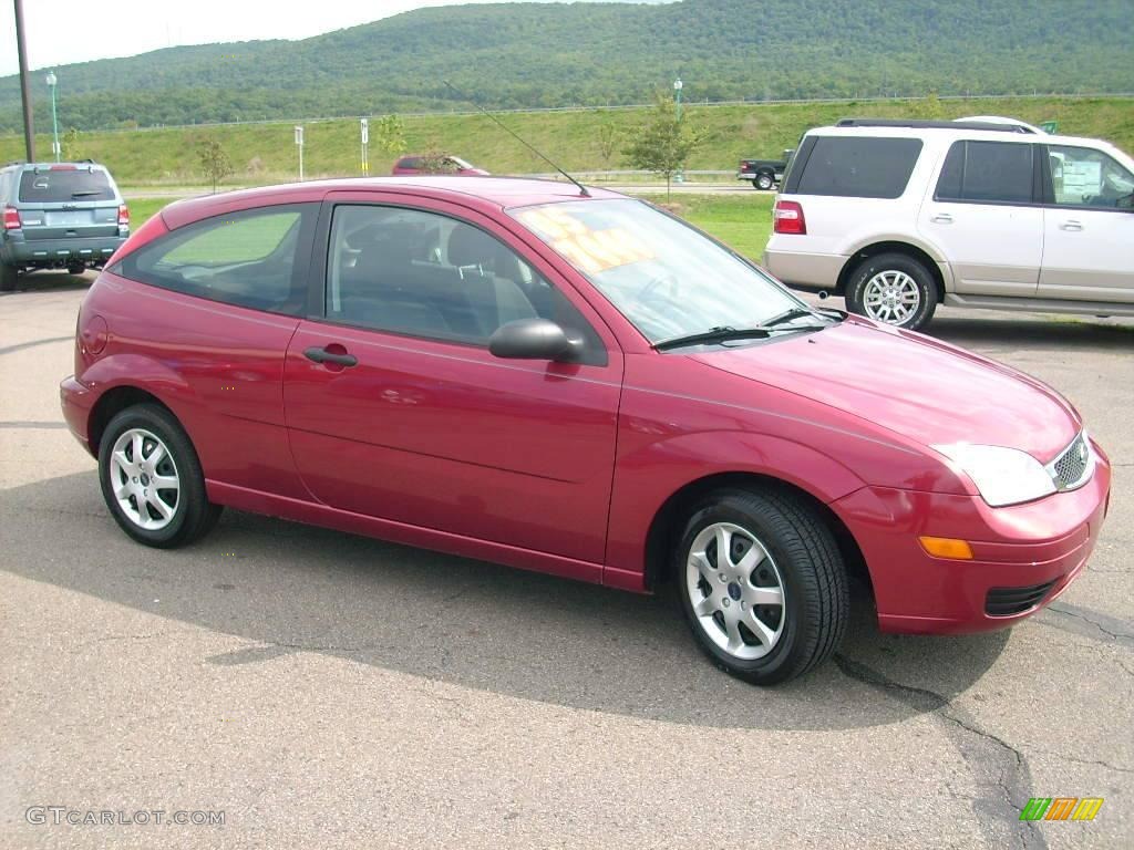 2005 Focus ZX3 SE Coupe - Sangria Red Metallic / Charcoal/Charcoal photo #4