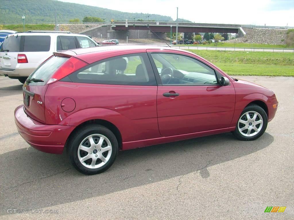 2005 Focus ZX3 SE Coupe - Sangria Red Metallic / Charcoal/Charcoal photo #6