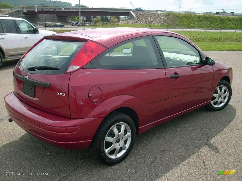 2005 Focus ZX3 SE Coupe - Sangria Red Metallic / Charcoal/Charcoal photo #15