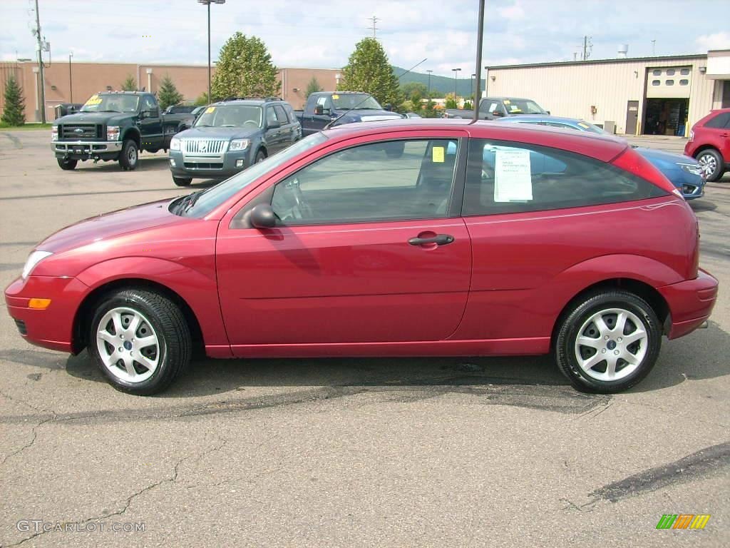 2005 Focus ZX3 SE Coupe - Sangria Red Metallic / Charcoal/Charcoal photo #19