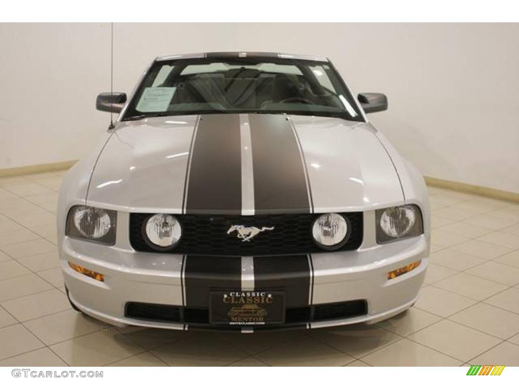 2005 Mustang GT Premium Convertible - Satin Silver Metallic / Dark Charcoal photo #2