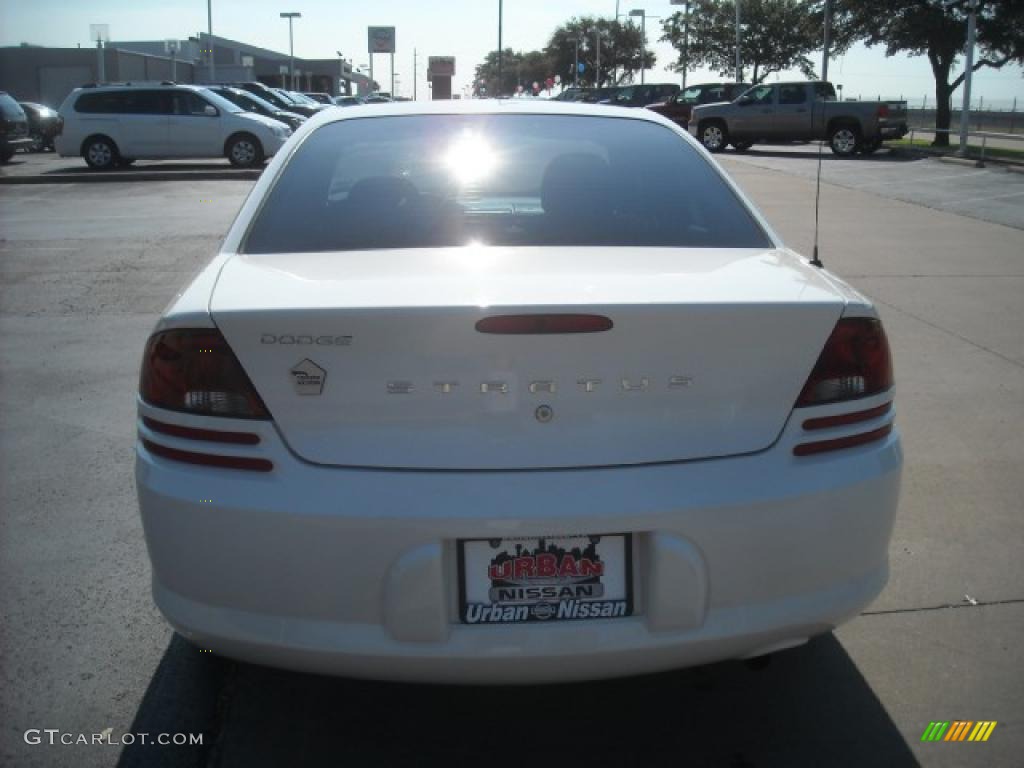 2004 Stratus SE Sedan - Stone White / Black photo #5